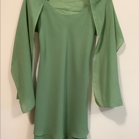 Women Short Green Dress With Matching Shawl. Size 4. - Picture 10 of 11